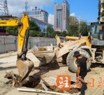 操逼逼好爽高温下的坚守｜道路建设者用汗水铺就畅通路